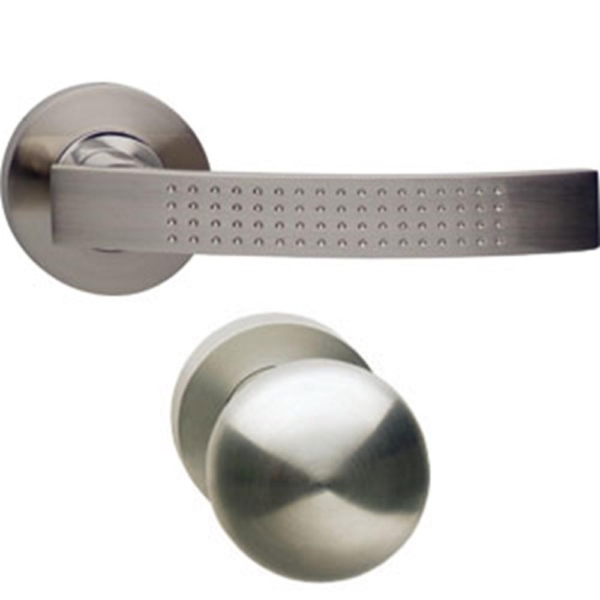 Wisselgarnituur rechts 1696 William op rond rozet 7mm nokken met profielcilindergat plaatjes nikkel