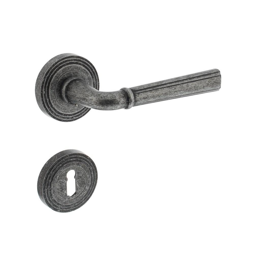 Deurkruk Bellevue op rozet met sleutel plaatjes oud grijs