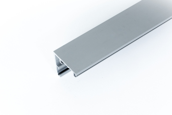 XP-100KG SMAL MUURPROFIEL L=2000MM-F1