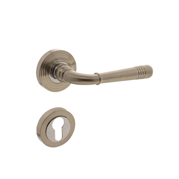 Deurkruk 1725 Emily op rond rozet 7mm nokken met profielcilindergat plaatjes chroom nikkel mat