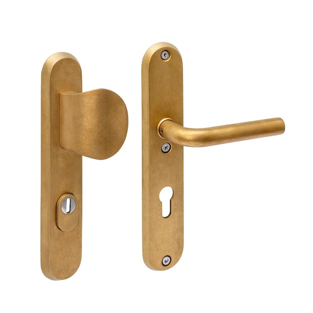 SKG3 veiligheidsbeslag ovaal 250x50mm greep/kruk Luzern m.veerconstructie profielcil.gat 72mm PVD