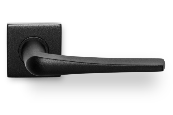 Deurklink Arcos zwart basis op vierkant rozet geveerd